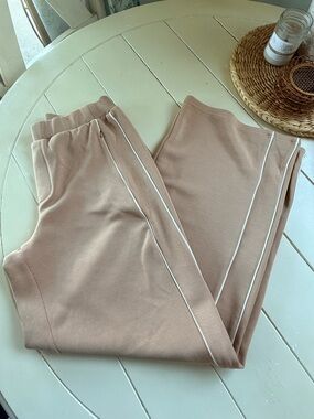 Offline by Aerie Nude/Tan Sweater Top